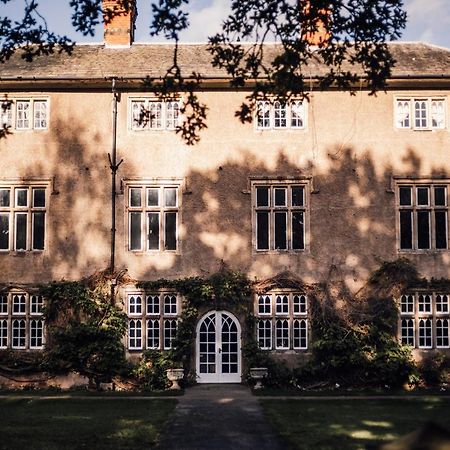 Woodborough Hall エクステリア 写真