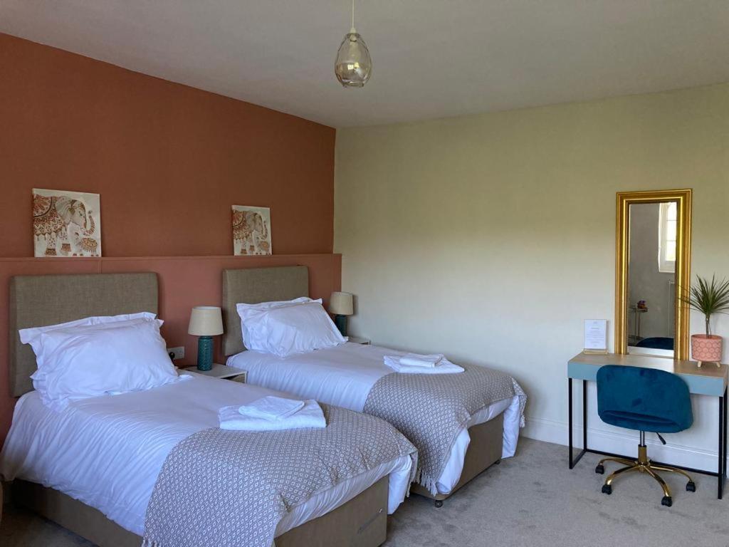 Woodborough Hall エクステリア 写真