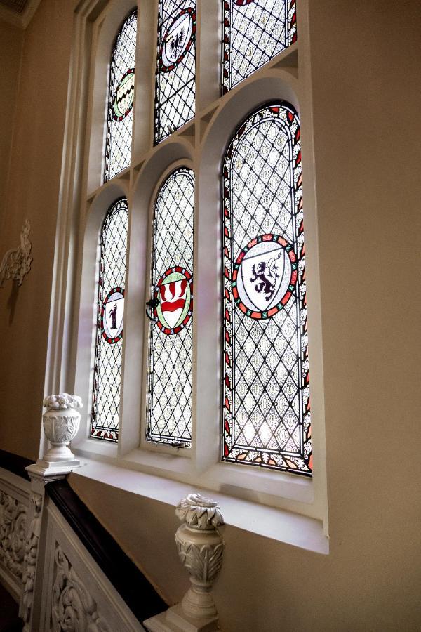 Woodborough Hall エクステリア 写真