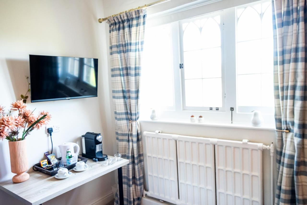 Woodborough Hall エクステリア 写真