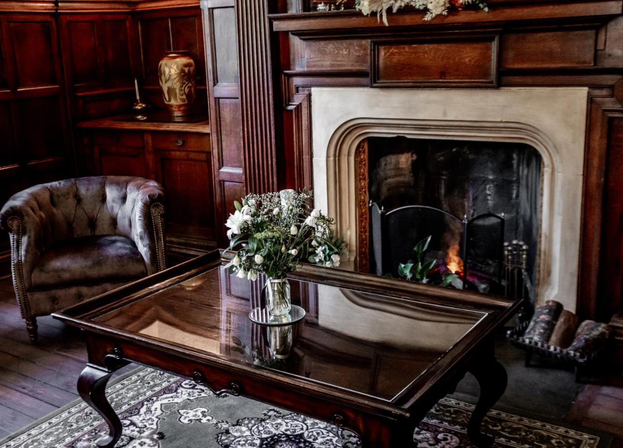 Woodborough Hall エクステリア 写真
